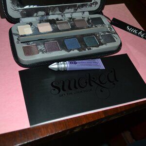 NIB Urban Decay "Smoked" Eye Shadow Pallette with Look Book